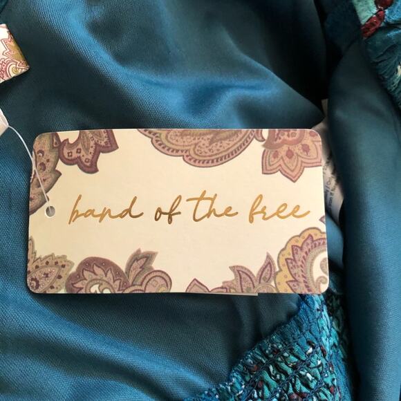 Band Of The Free NWT Sybille Flirty V Neck Wrap Front Teal Floral Crop Top Small - Picture 15 of 16